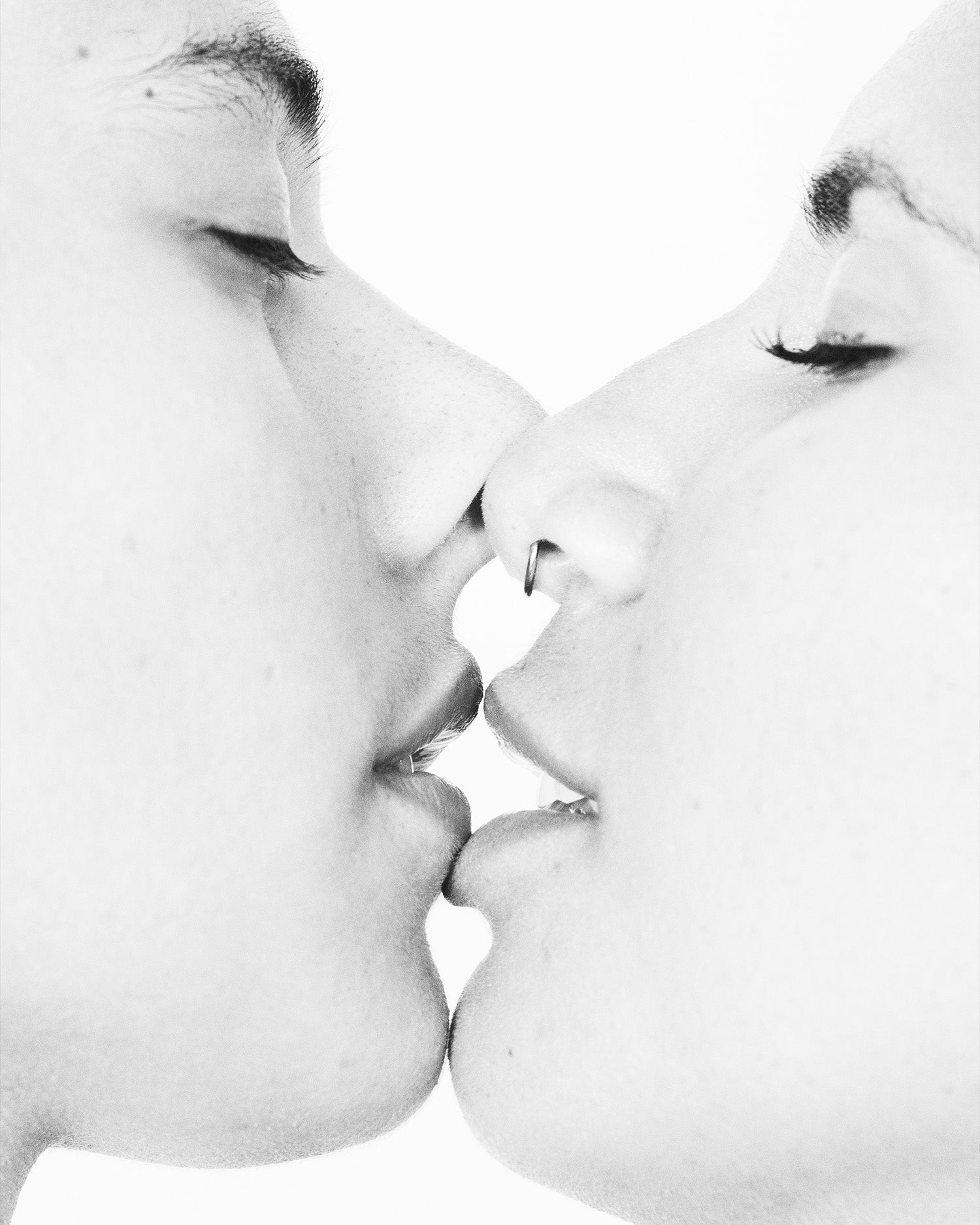 GirlKiss-w1.jpg